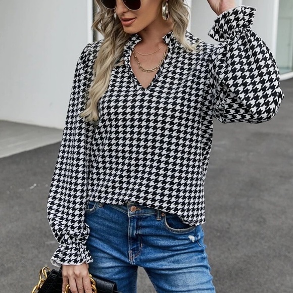 Houndstooth notch neck blouse - Picture 5 of 5
